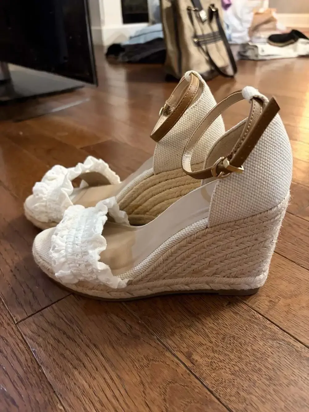Draper James RSVP Gabrielle Women's White Eyelet Ruffle Wedge Espadrille Sandals